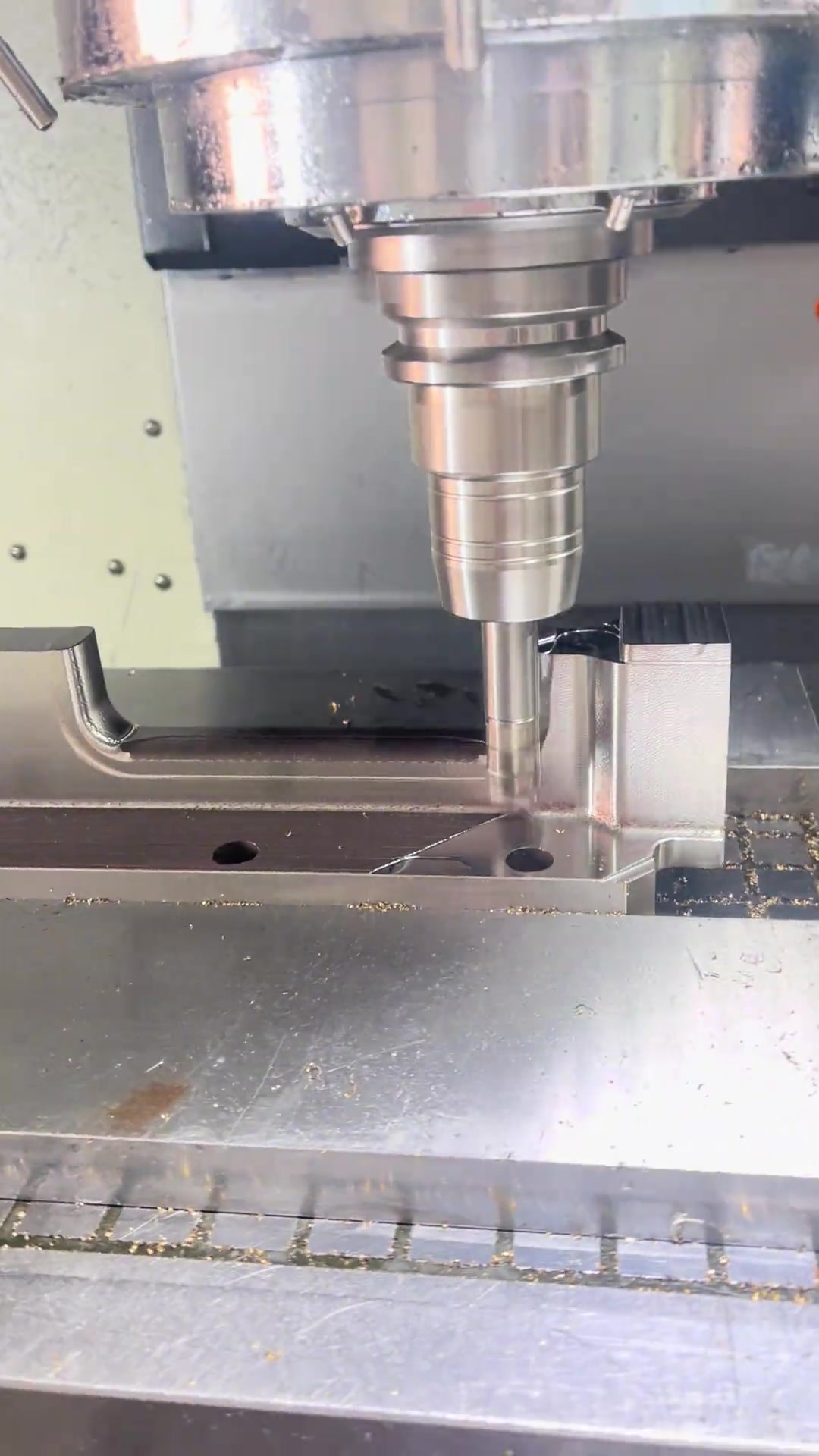 精准制造新选择 新到乔柏127 CNC加工中心助力高效生产