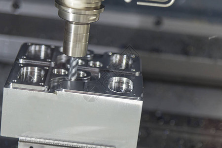 CNC加工 现代制造业的精密基石